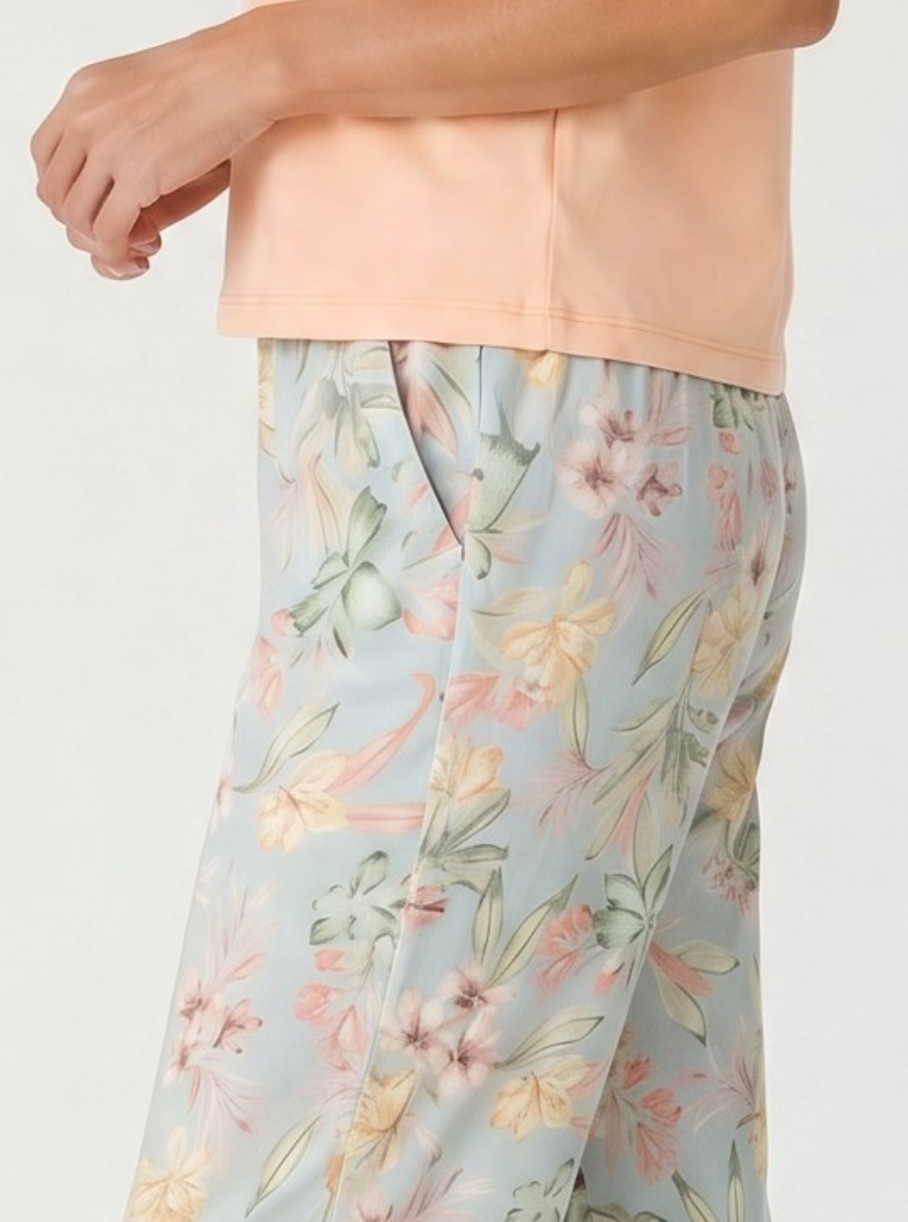 Pijama Larga Estampado Floral Delicado - Image 4