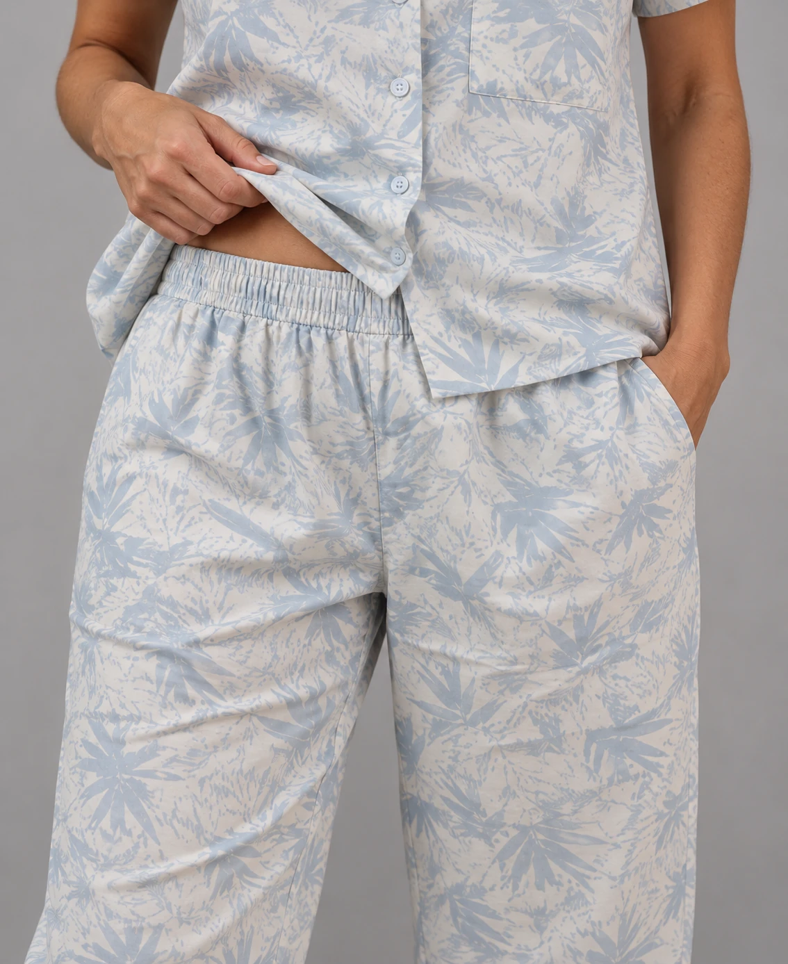 Pijama Pantalón en 100% Algodón con Estampado de Hojas Azules - Image 5